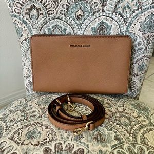 Michael Kors Jet Set Crossbody Clutch
